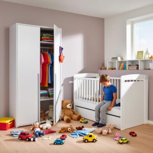 chaotisches Kinderzimmer mit zu wenig Stauraum