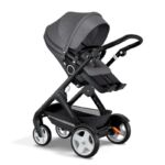 Stokke Trailz Black Edition mit Bezug in Black Melange und mit schwarz bezogenem Schieber Stokke Trailz Black Edition mit Bezug in Black Melange und mit schwarz bezogenem Schieber